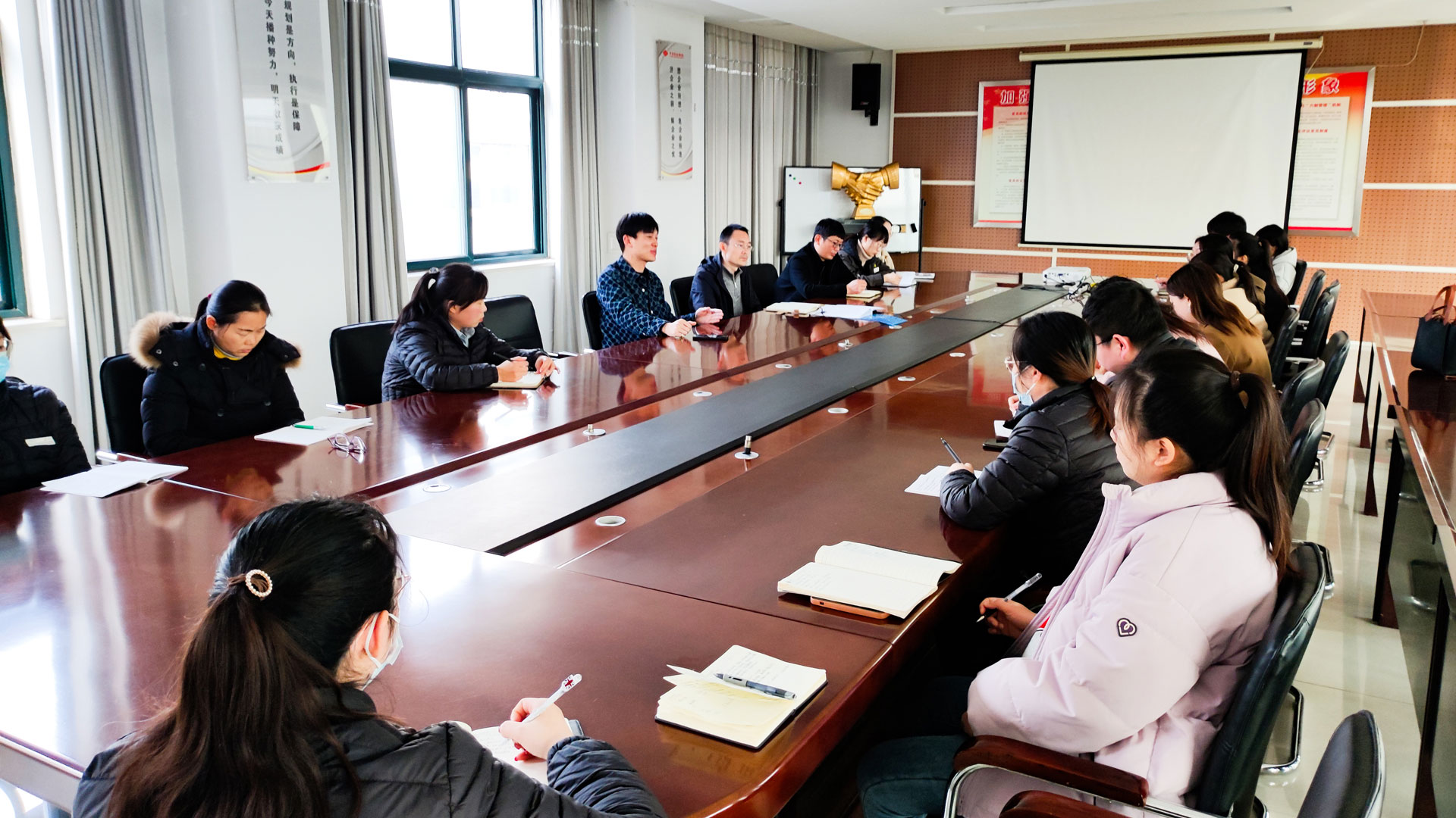 落實(shí)會議精神-(1).jpg