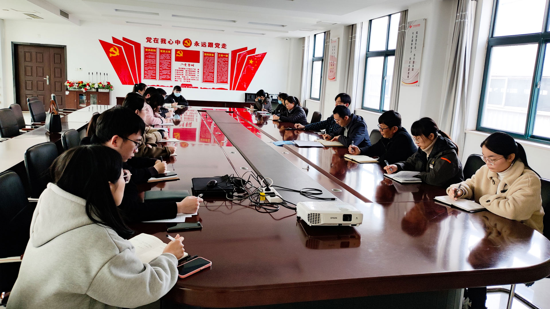 落實(shí)會議精神-(2).jpg