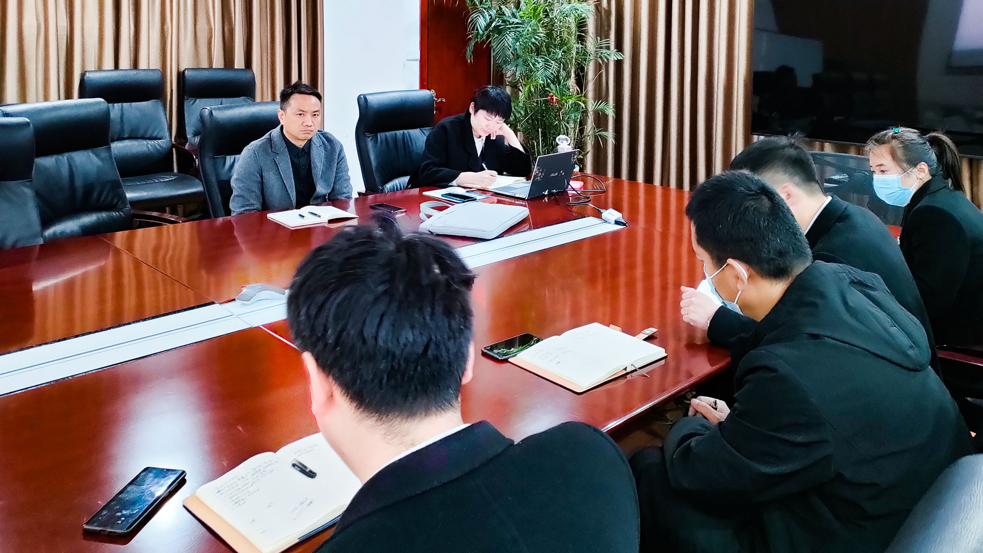 房地產(chǎn)營(yíng)銷(xiāo)活動(dòng)探討會(huì)-(2).jpg